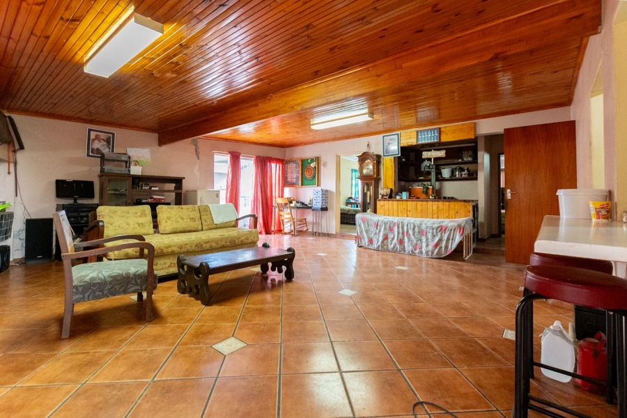 6 Bedroom Property for Sale in Laaiplek Western Cape